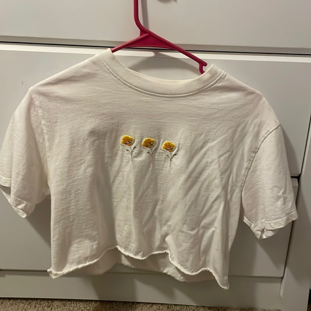 Brandy Melville Flower Cropped Tee